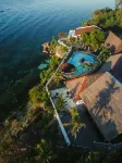 Cliffside Resort Hotels near Secret Cove