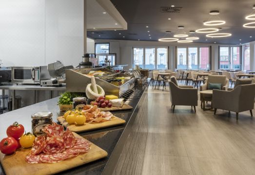 3. 오크스 웰링턴 ..