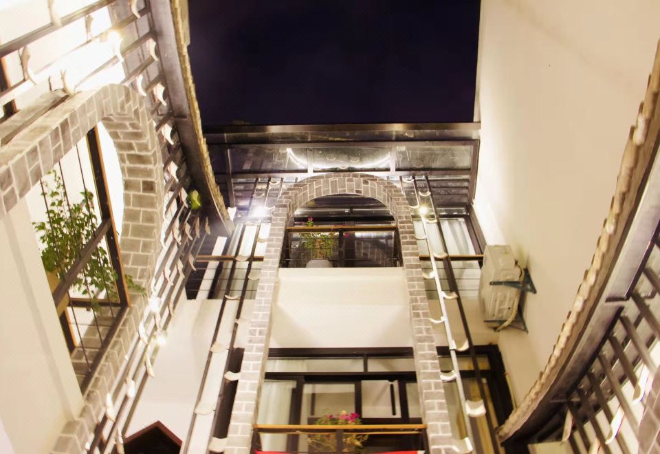 Eastwood Inn - Housity