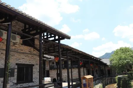 Yueyang Qianyitang Homestay Отели рядом с достопримечательностью «Zhang Guying Village»