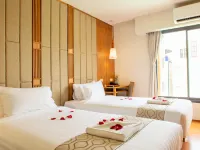 Lanna Thaphae Hotel Hotels near Thapae Stadium