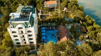 Golden Emerald Resort Hotel berhampiran Stone lotus garden