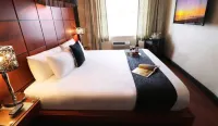 Chesterfield Hotel & Suites