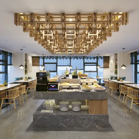 QIANNA HOTEL (Hebi High Speed Railway Station, Qi River View)