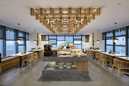 Qianna Hotel (Hebi High Speed Railway Station, Qi River View)