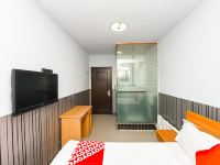 易佰良品酒店(上海浦东机场店) - 标准大床房
