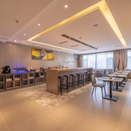 Homeinn Selected Hotel (Jinan Daming Lake Shengchan Road Subway Station) Отели рядом с достопримечательностью «Озеро Дамин»