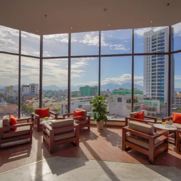 G8 Luxury Hotel Da Nang Отели рядом с достопримечательностью «Phap Lam Pagoda»