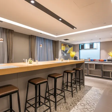 Homeinn Selected(Beijing National Stadium Branch) Отели рядом с достопримечательностью «Олимпийский парк Пекина»