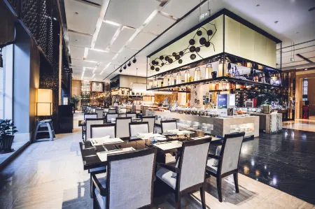 Wanda Realm Dandong Отели рядом с достопримечательностью «Yalu River Broken Bridge»