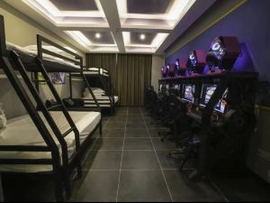 Karamay Honeycomb E-sports Hotel