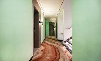 Mpression Hotel (East and West Lane, Two Rivers and Four Lakes, Guilin)