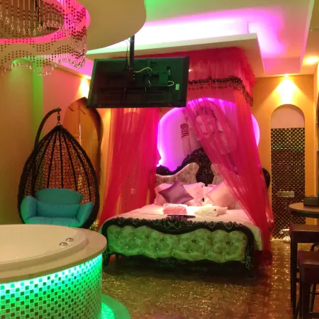 Daye Sanbaoluo Fashion Hotel