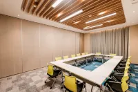 Holiday Inn Express Taizhou CMC Hotels in Taizhou