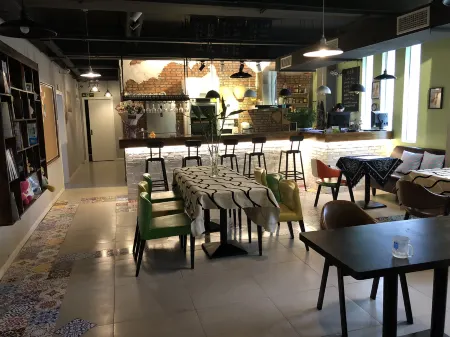 Chengdu Walking Season Hostel