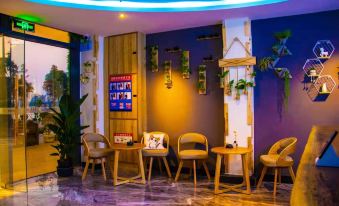 Huaijia Art Hotel