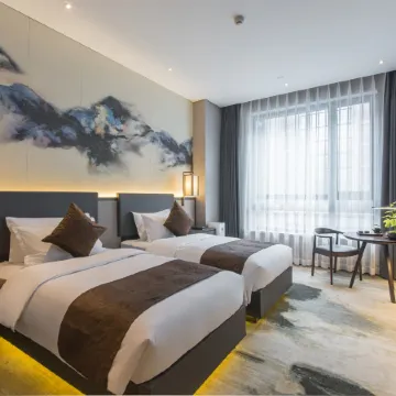 Rezen Dong Hotel (Control Memorial Tower Central Street Branch)