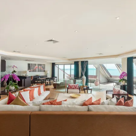 Double - Six, Luxury Hotel - Seminyak Отели рядом с достопримечательностью «Пляж Семинияк»