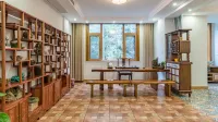 Floral Hotel · Linyuan Xiaozhu hotel (Wuyuan High Speed Railway Station Store) - Inns