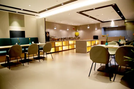 Homeinn Selected Hotel (Jiangyan Pedestrian Street) Отели рядом с достопримечательностью «Qintong Ancient Town»