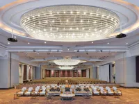Miracle Grand Convention Hotel Hotels near Royal Thai Army