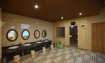 Golden Apple Hot Spring Holiday Hotel