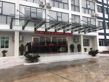 Modern Business Hotel Отели рядом с достопримечательностью «Wuwei Tower»