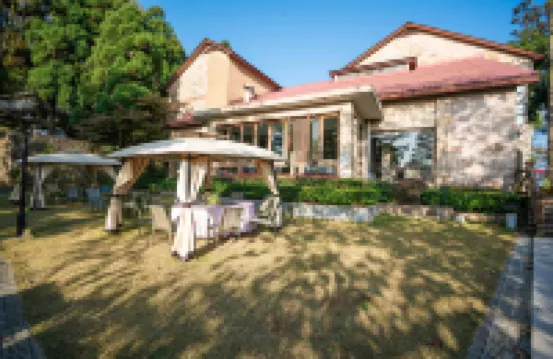 Baiyun Hotel Hotels near Du Yuesheng Mansion