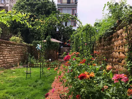 Yangshuo Autumn Inn (Xingping Ancient Town Branch)