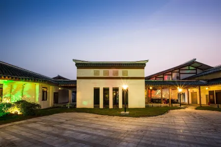 CHEERMAY Hotel (Longhushan Scenic Area Visitor Center)