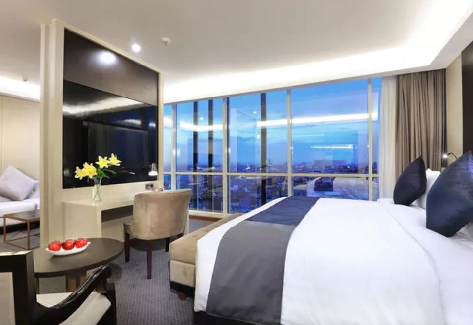 3. 아스톤 카르티카..