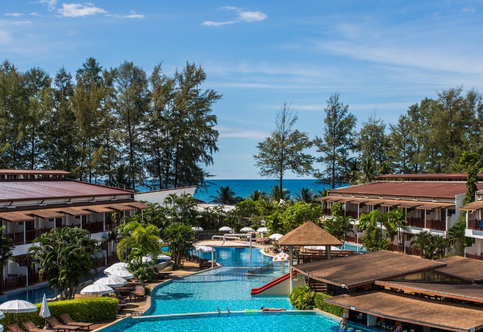 아리나라 방타오 비치 리조트의 실외 수영장 이미지