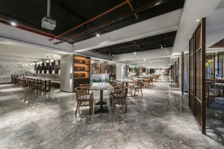 Heyi Yueju Hotel (Shanghai International Tourism and Resorts Zone) Отели рядом с достопримечательностью «Shanghai Wild Animal Park»