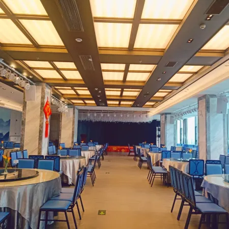 Xinyang West Selection Hotel (Wanda Plaza High Speed Rail East Station Branch)