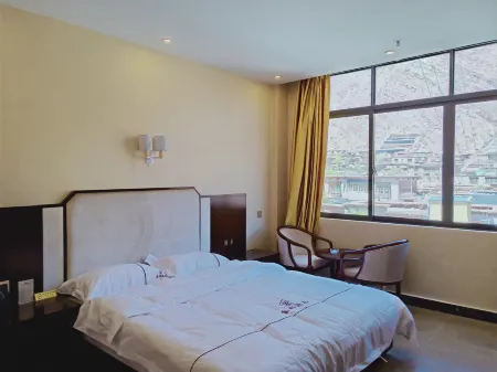 Chaya Chentong Business Hotel Отели рядом с достопримечательностью «Народное правительство Чайя»