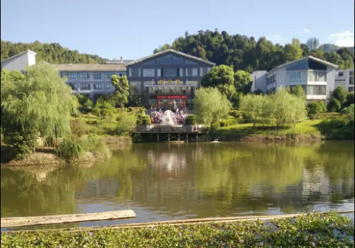 ฟา สุ่ย รีสอร์ทน้ำพุร้อน ฟอเรสต์