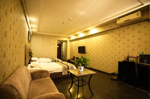Yining Zhangzhou Business Hotel