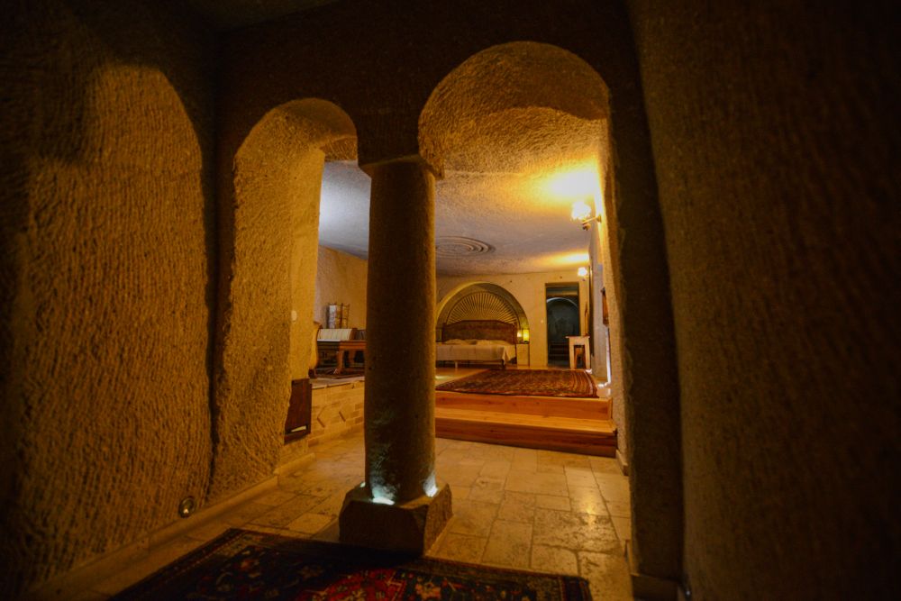 Roma Cave Suite