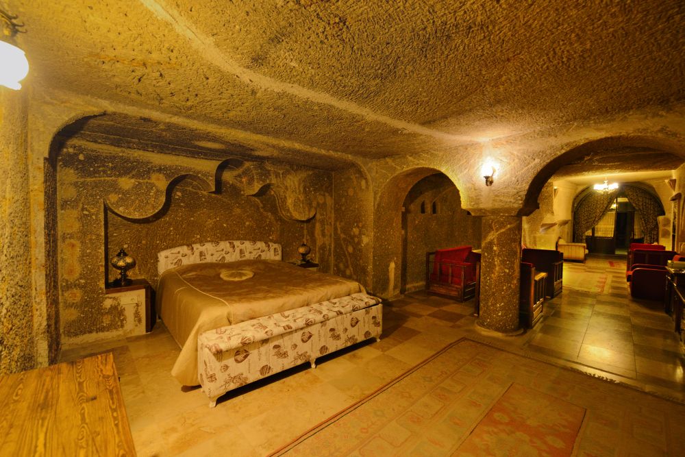 Roma Cave Suite