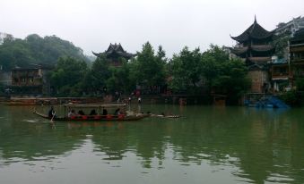 520 Jiangbianlou Inn