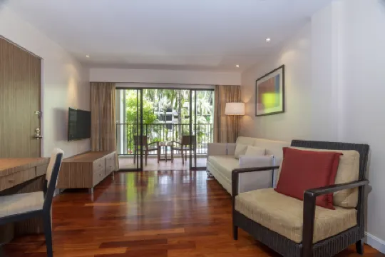 Holiday Inn Resort PHUKET SURIN BEACH by IHG Отели рядом с достопримечательностью «Пляж Сурин»