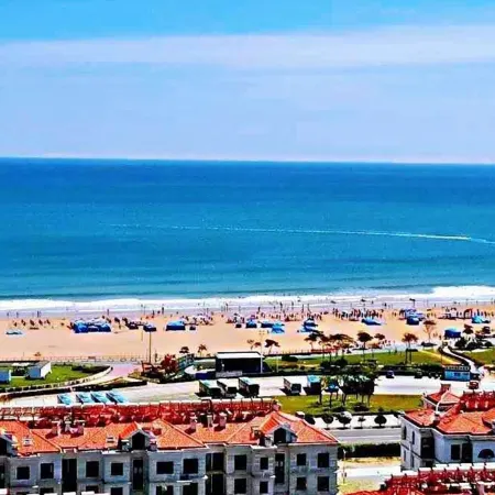 West Coast Seaview Apartment Отели рядом с достопримечательностью «Пляж Голден-Бич»