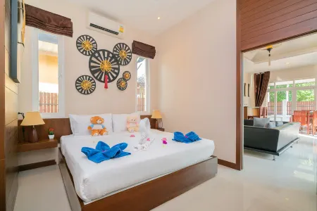 Rawai Private Villas - Pools and Garden