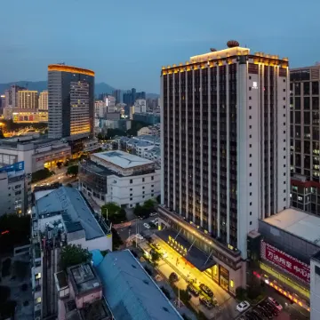 JUCHUNYUAN Fuzhou Grand Hotel (Dongjiekou Shopping Center Wuyi Square) Отели рядом с достопримечательностью «Фуцзянский Медицинский Университет (Тайцзянский Кампанский) - библиоте»