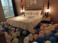 新干盛和酒店 - 浪漫大床房