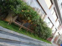 Shizong Tongyuan Hotel - موقف سيارات