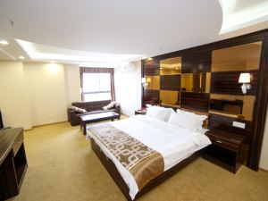 River View Hotel (Yichang Xiaoxi Tower Riverside Park)