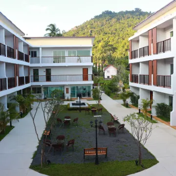 Crystal Lamai Hotel Các khách sạn gần Bãi biển Pangka