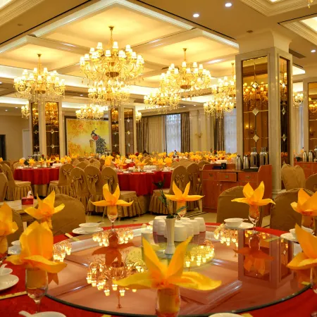 Tianlun Huangchao International Hotel(Chibi North Railway Station)