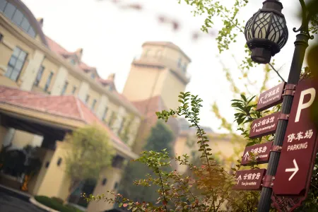 Yunjin Hot Spring Hotel Отели рядом с достопримечательностью «Yanling National Flower and Tree Expo Park»